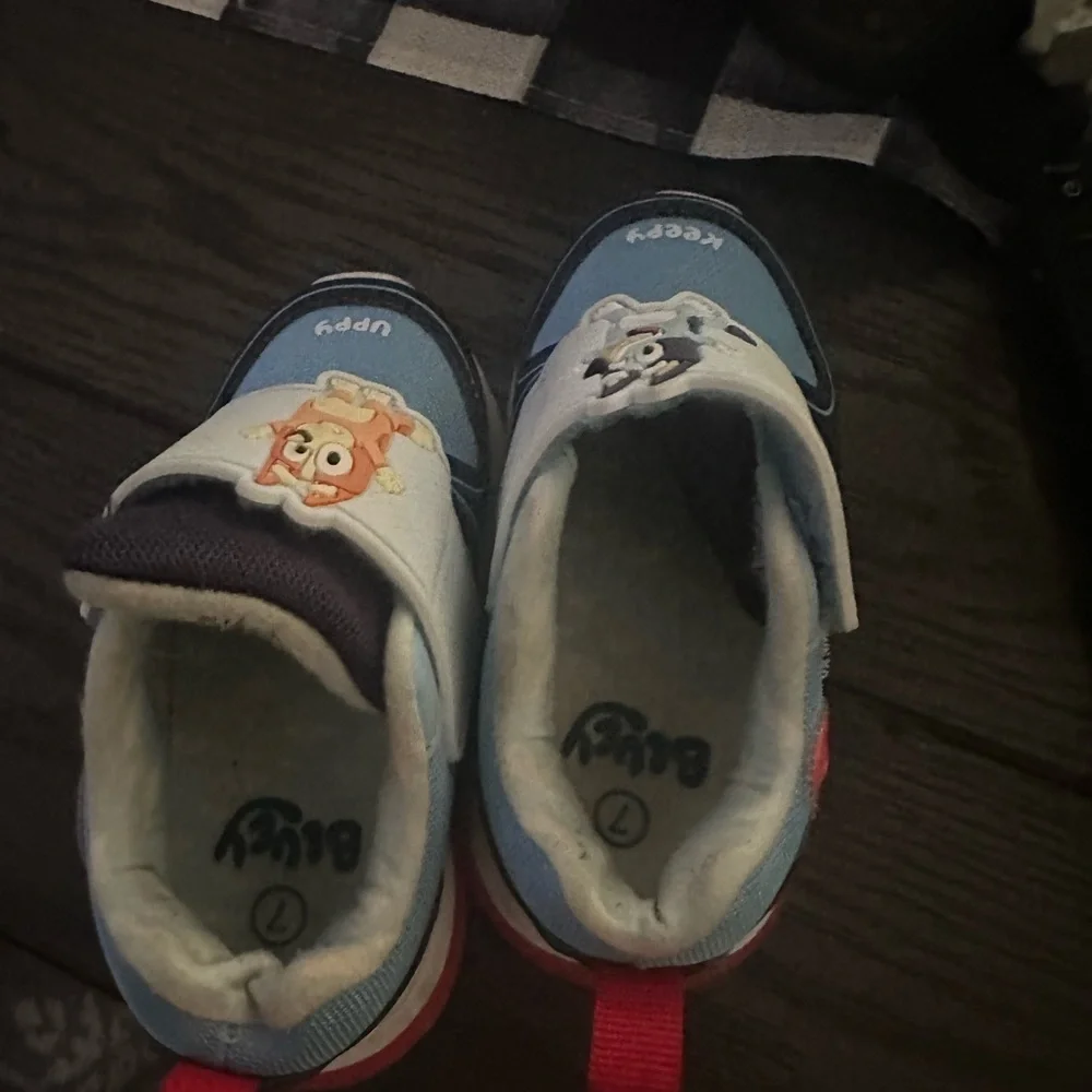Toddler Bluey light up shoes size 7